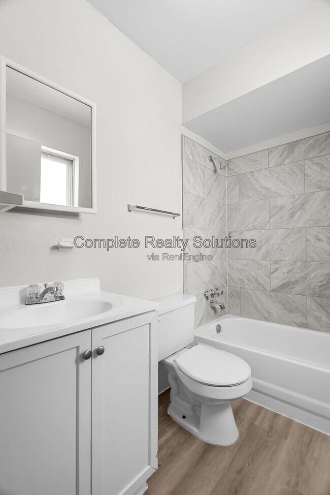 Building Photo - 2323 Woodson Rd
