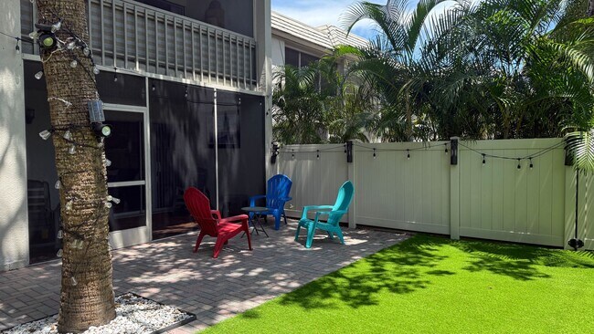 Building Photo - Charming 2/2 Seasonal Rental in Sarasota – Minutes from the Beach! Private Courtyard Included!!