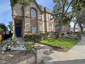 Building Photo - 416 N Bushnell Ave