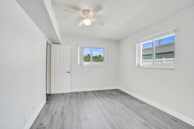 Building Photo - 4755 NE 23rd Ave