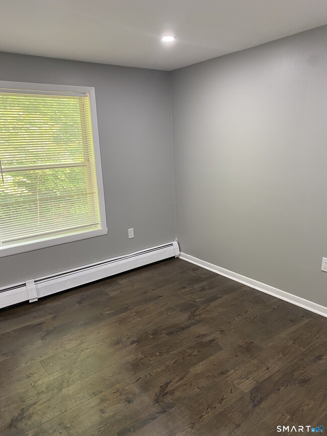 Building Photo - 1387 Quinnipiac Ave