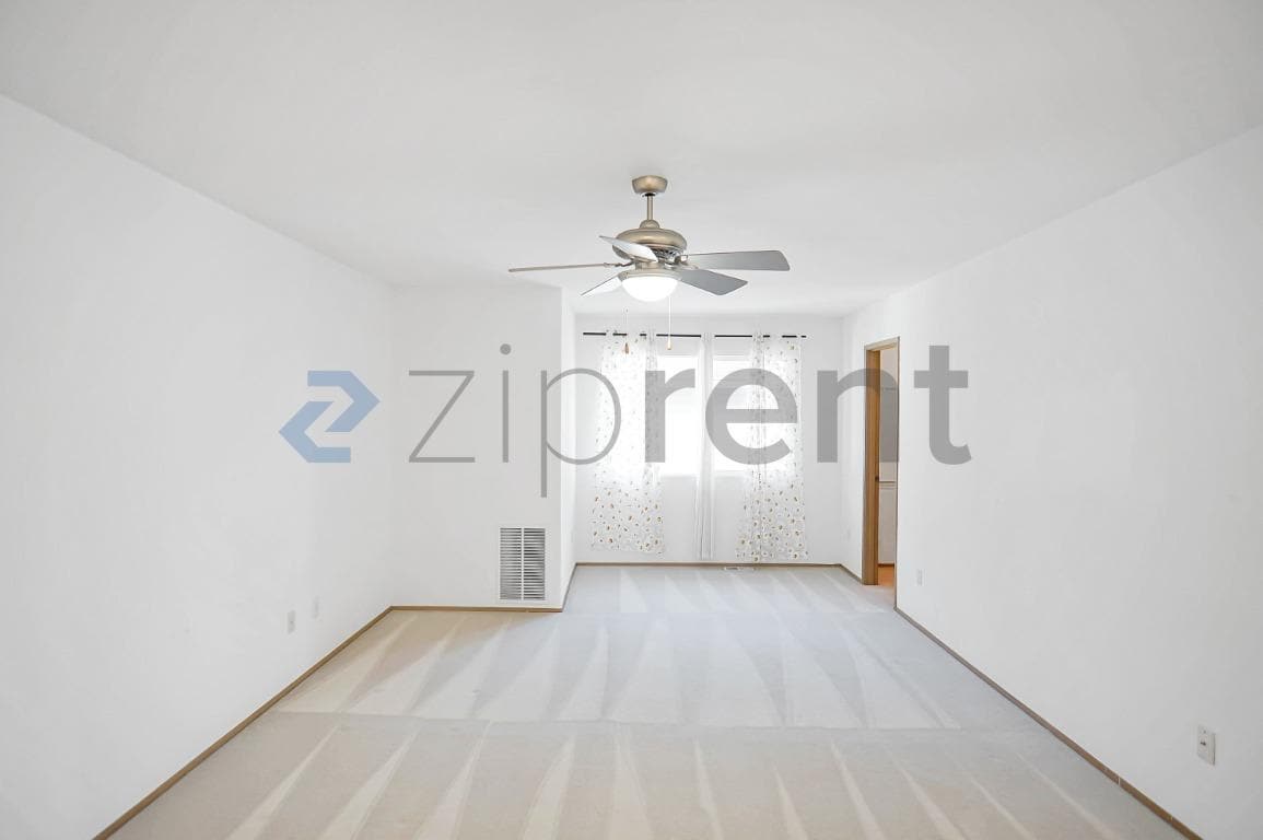 Building Photo - Unit