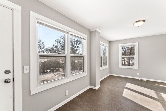 Building Photo - 1119 E 84th St