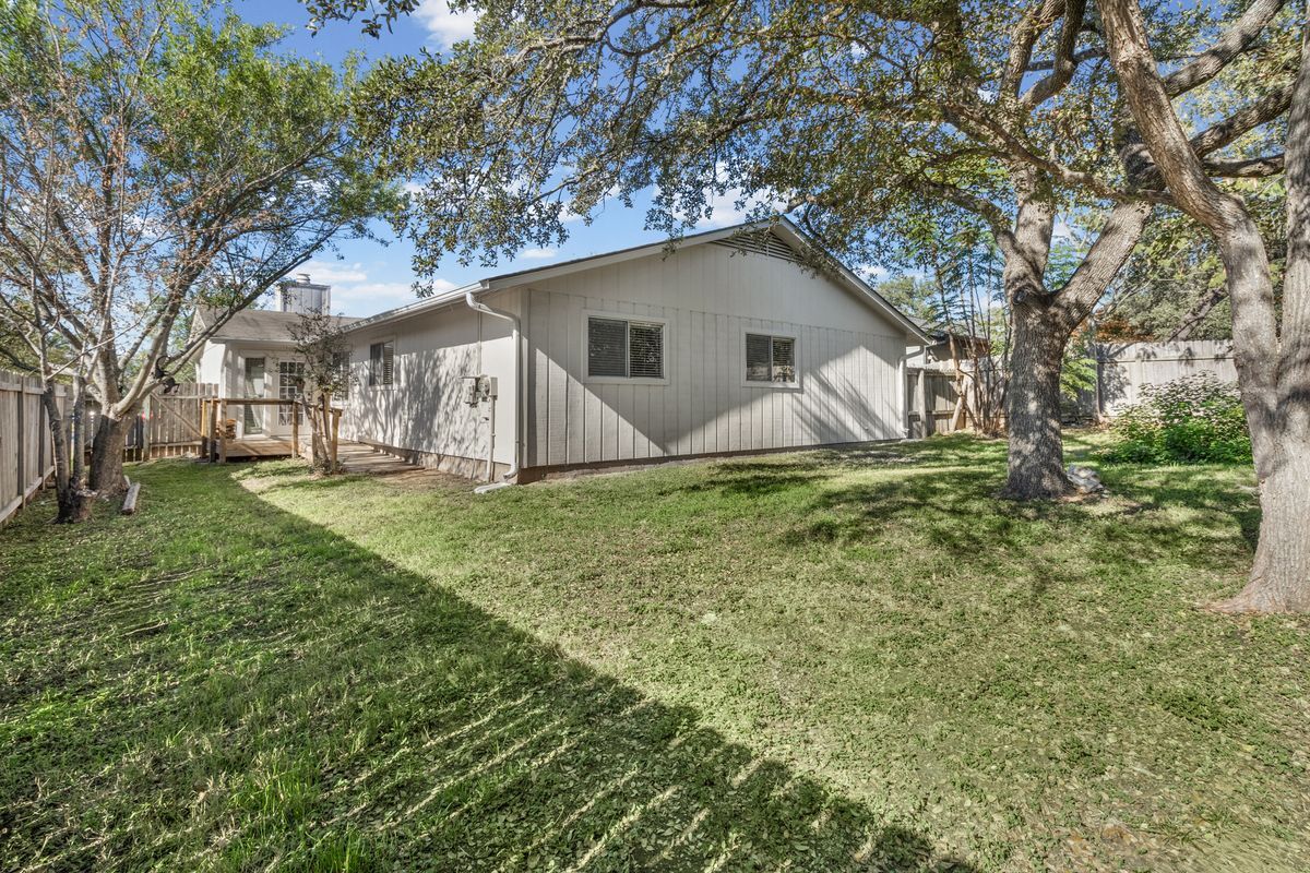 Building Photo - 11131 Henge Dr
