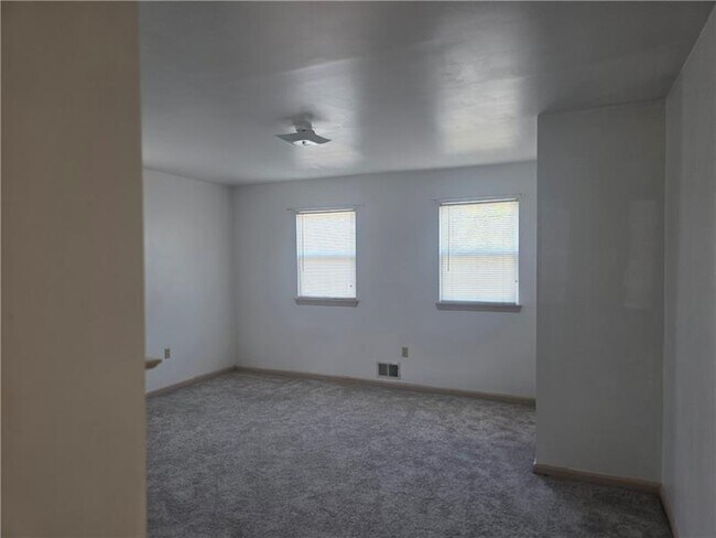 Building Photo - 521 9th Ave