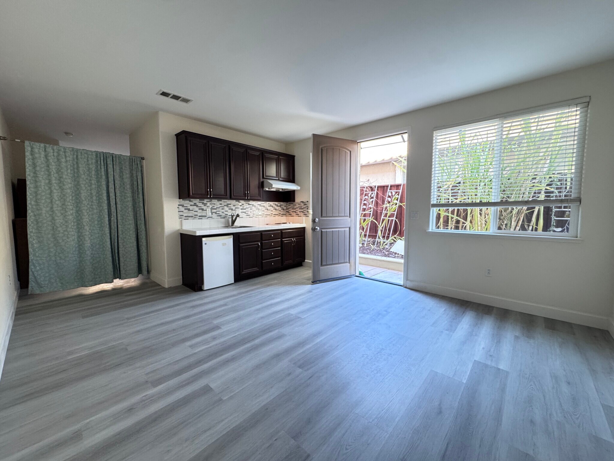 Building Photo - 2585 Cipriani