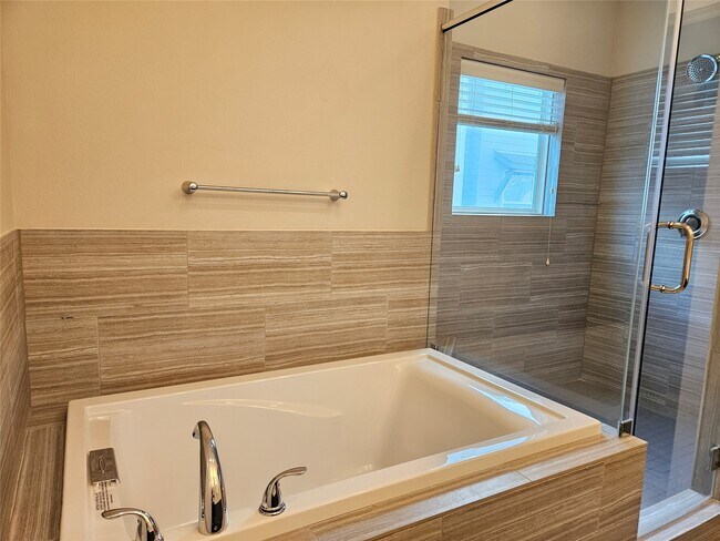 Building Photo - 2621 Hutchins St