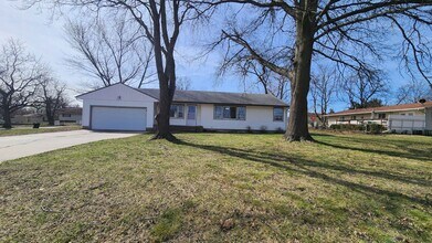 Building Photo - Beautiful, big 3BR rancher with 2 car gar near Lake Shawnee!