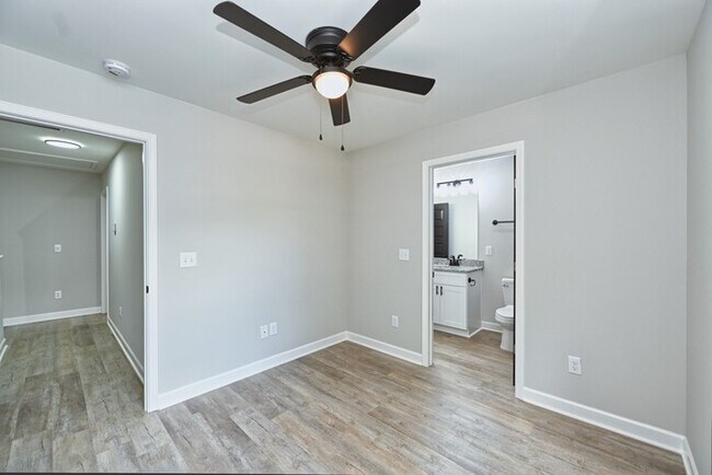 Building Photo - 146 N Trigg Ave