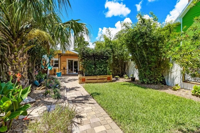 Building Photo - Charming Cottage in the Heart of Amelia Island: Your Perfect Rental Haven!