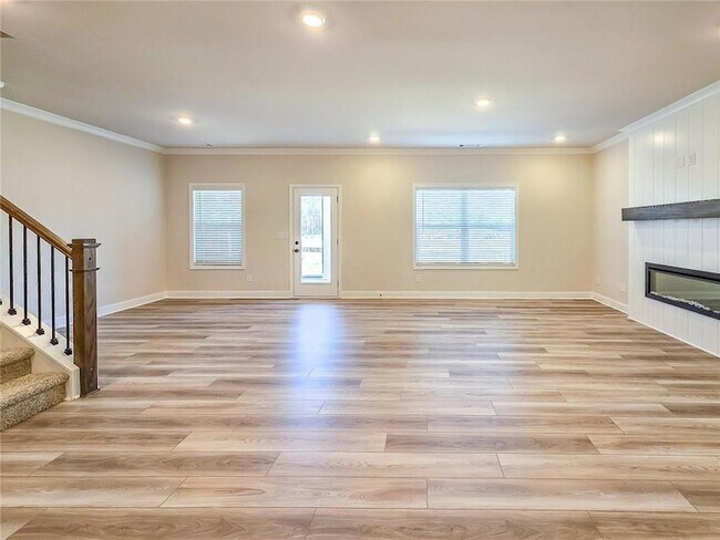 Building Photo - 3517 Iron Hearth Bnd