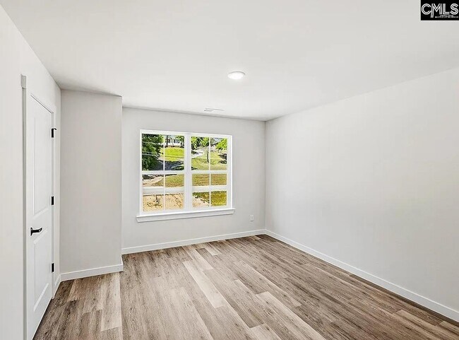 Building Photo - 255 Vanderbilt Rd