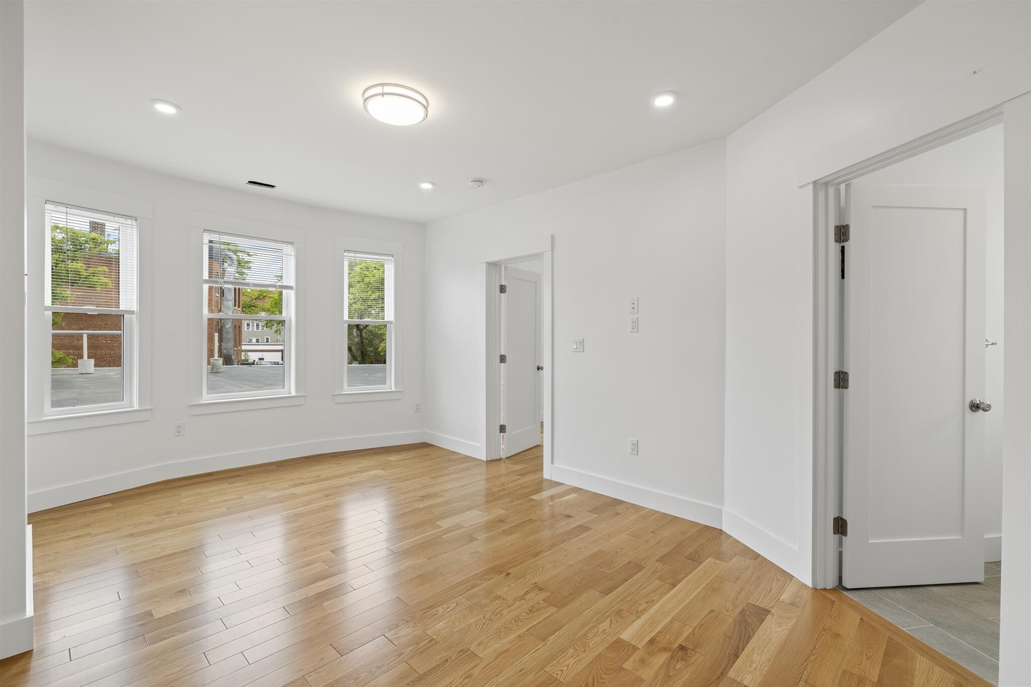 Building Photo - 1010 Cambridge St