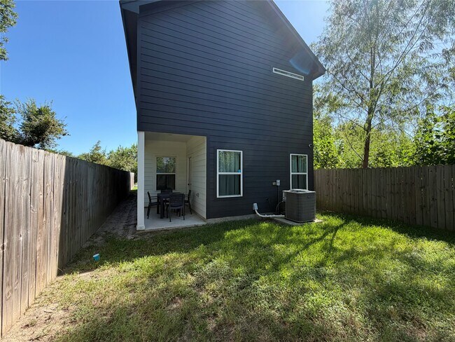 Building Photo - 2417 Noble St