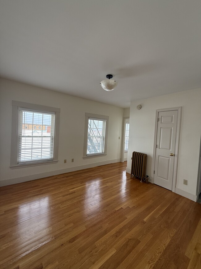 Building Photo - 147 Pearl St