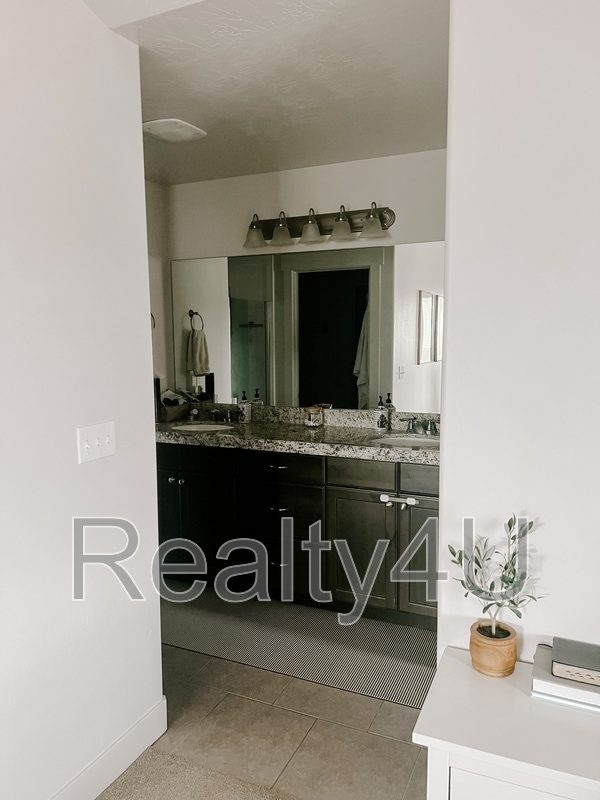 Building Photo - 277 E 330 N