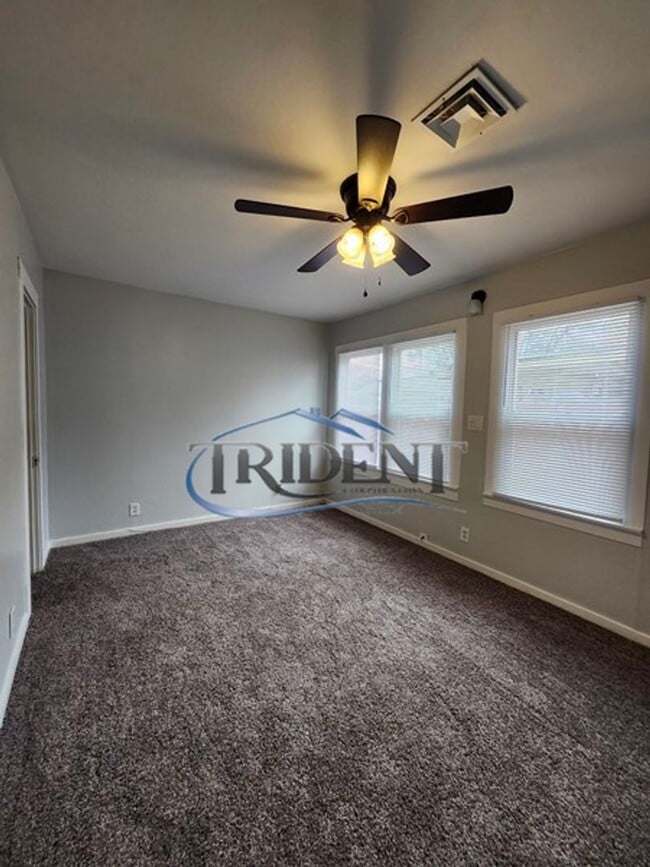Building Photo - 831 I St