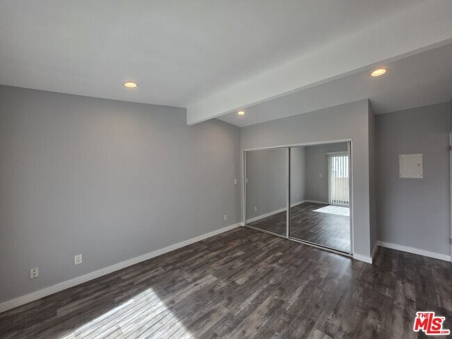 Building Photo - 210 S Lucia Ave