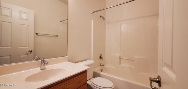 Building Photo - 4043 S Vineyard Ave