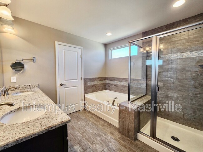 Building Photo - 1005 Maleventum Way