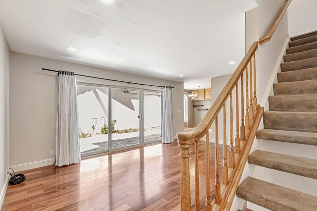 Building Photo - 8130 Park Villa Cir