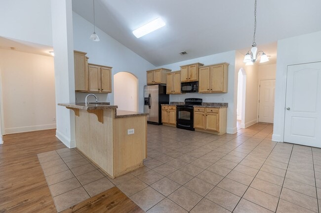 Building Photo - ONE FREE MONTH WITH 13 MONTH LEASE!