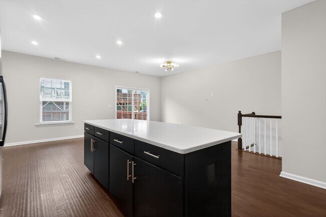 Building Photo - Spacious 4-Functional Bedroom Townhome Near RTP & Brier Creek