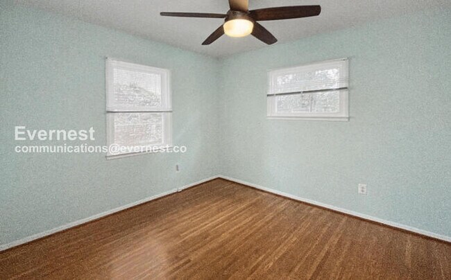 Building Photo - 3 Bed/3 Bath Home with Fenced Yard and Garage / Available Now!