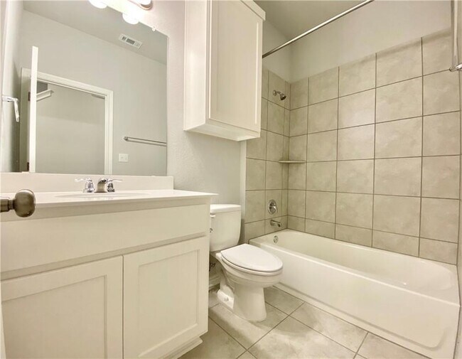 Building Photo - 1701 Yaupon Grove Ln