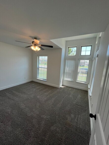 Building Photo - 380 Fox Cir