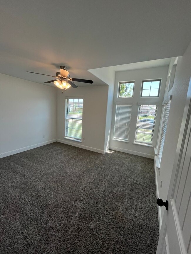 Building Photo - 380 Fox Cir