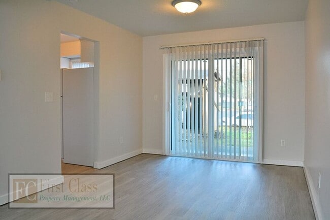 Building Photo - 2725 Maywood Dr