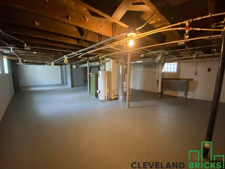 Building Photo - 5822 Lawn Ave