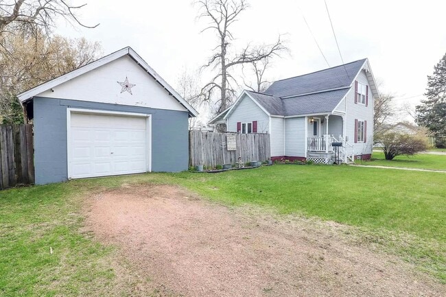 Building Photo - 460 Spruce St