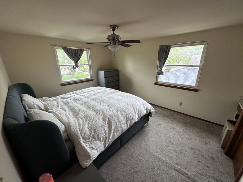 Master bedroom - 3655 S 90th St