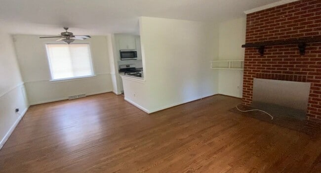 Building Photo - --  AVAILABLE IMMEDIATELY  -- 3 BR / 1 BA West End Home, Fenced in Backyard. Available Immediately!