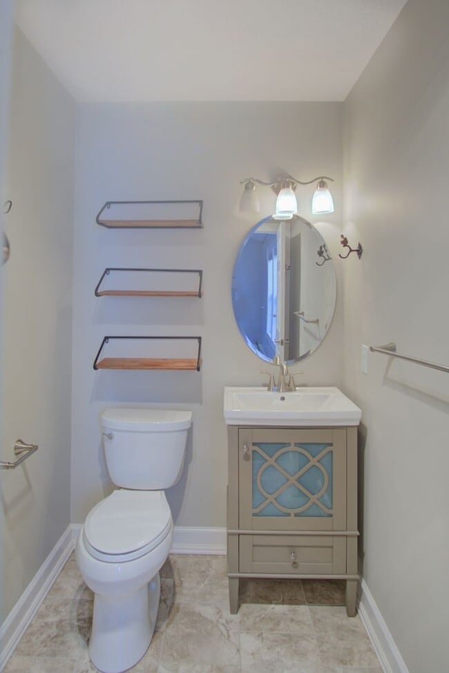 Building Photo - 3 Bed / 2.5 Bath.  Pet Friendly. Garage.