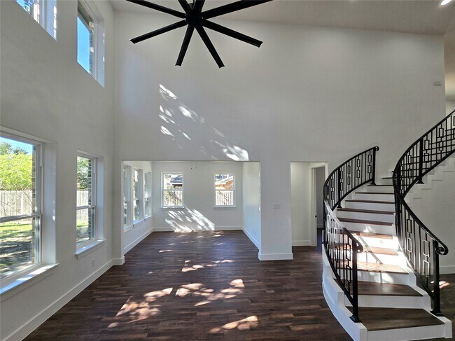 Building Photo - 14811 Wallach Dr