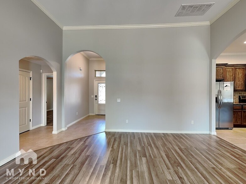 Building Photo - 3204 Valley Hollow