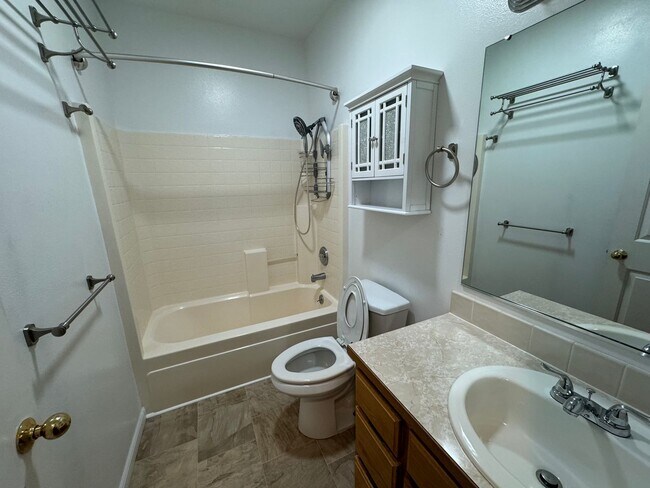 Building Photo - Beautiful 3 Bedroom In Eugene MOVE IN SPECIAL $300 off 1st month rent