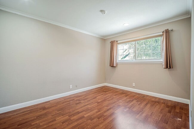 Building Photo - Charming 3BR/2BA Single Family Home for re...