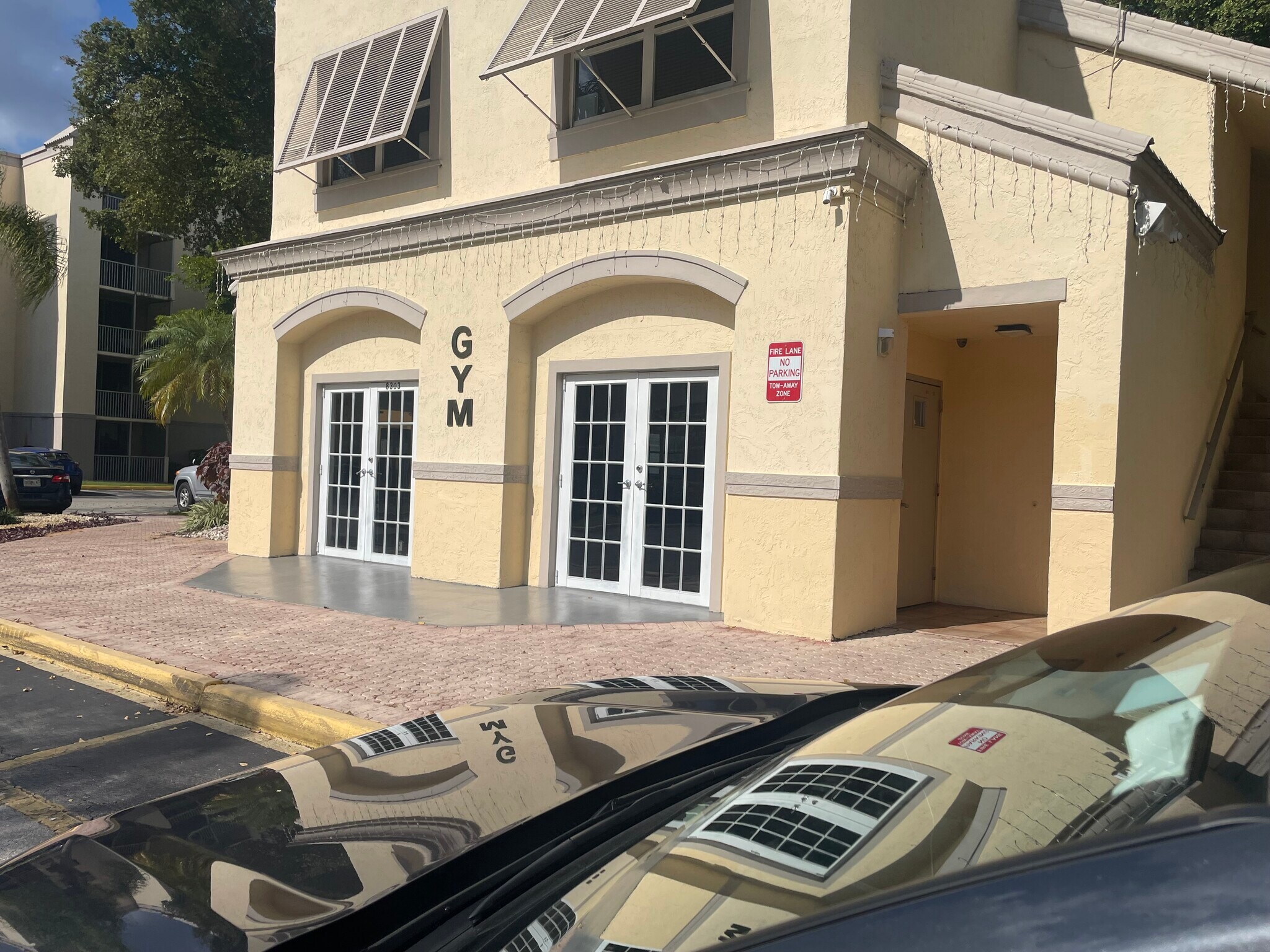 Building Photo - 8215 Lake Dr