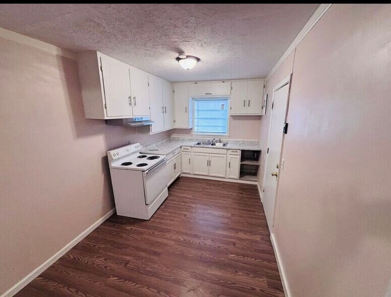 Building Photo - 5082 Lurline Dr