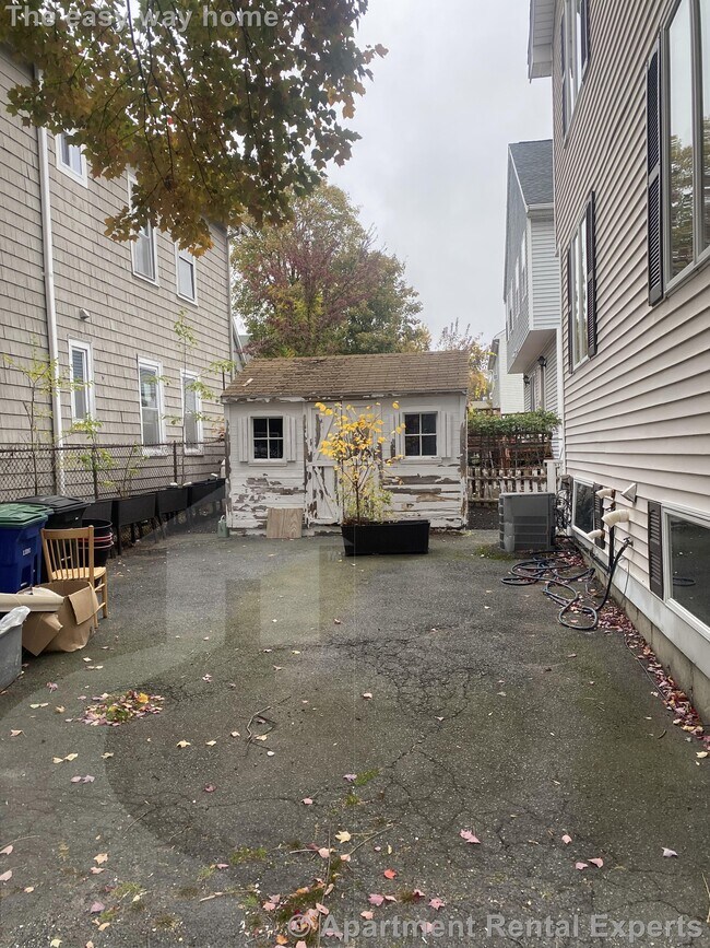 Building Photo - 309 Beacon St