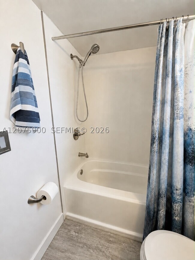 Building Photo - 1195 NW 125th Ct