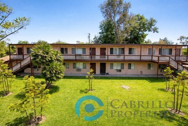 Building Photo - Martin Manor Apt