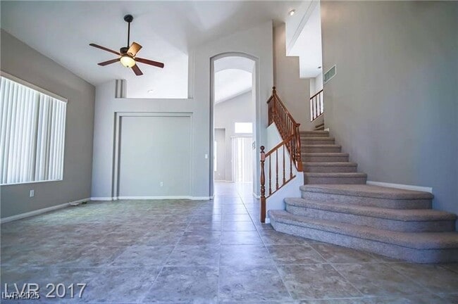 Building Photo - 348 Lakewood Garden Dr