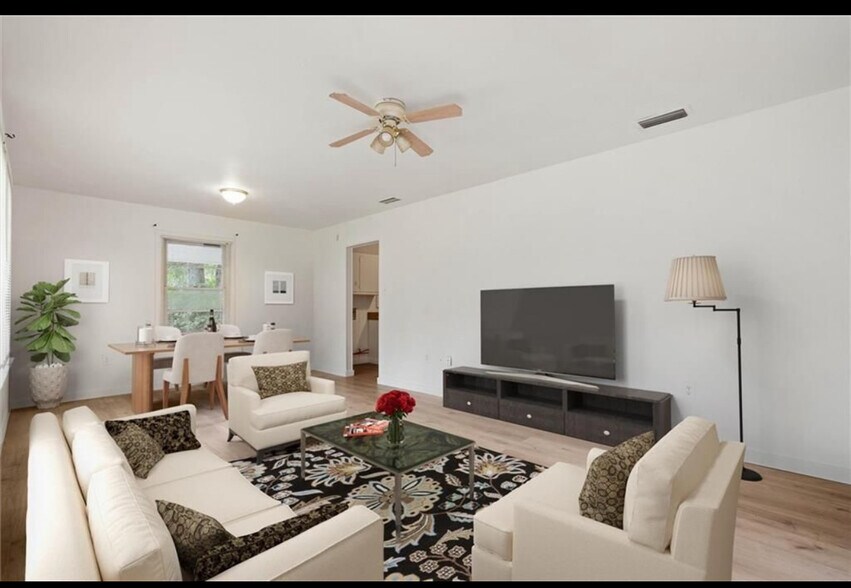 Building Photo - 1208 Creekway Dr