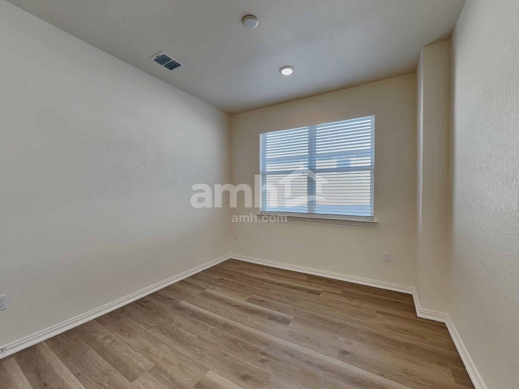 Building Photo - 2709 Lillybrook Ln