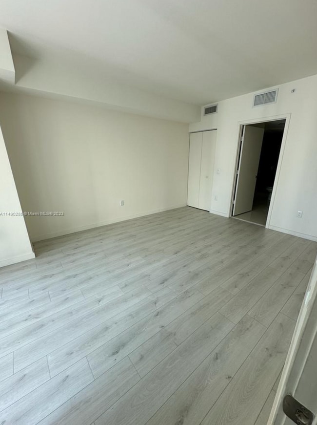 Building Photo - Spacious 2-bedroom, 2-bath residence at Millecento in the heart of Mary Brickell Village.